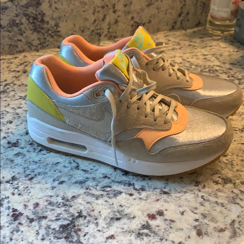 Nike women’s